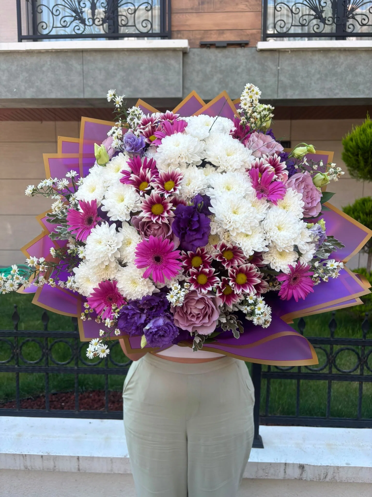 Mor Şaheser Krizantem ve Gerbera Buketi